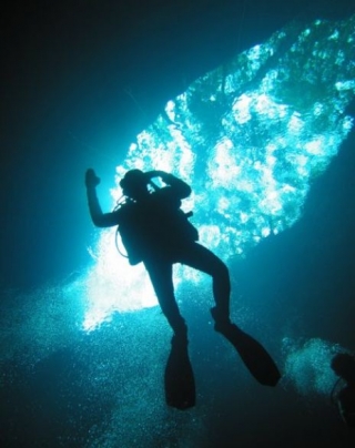 Buceando en un cenote